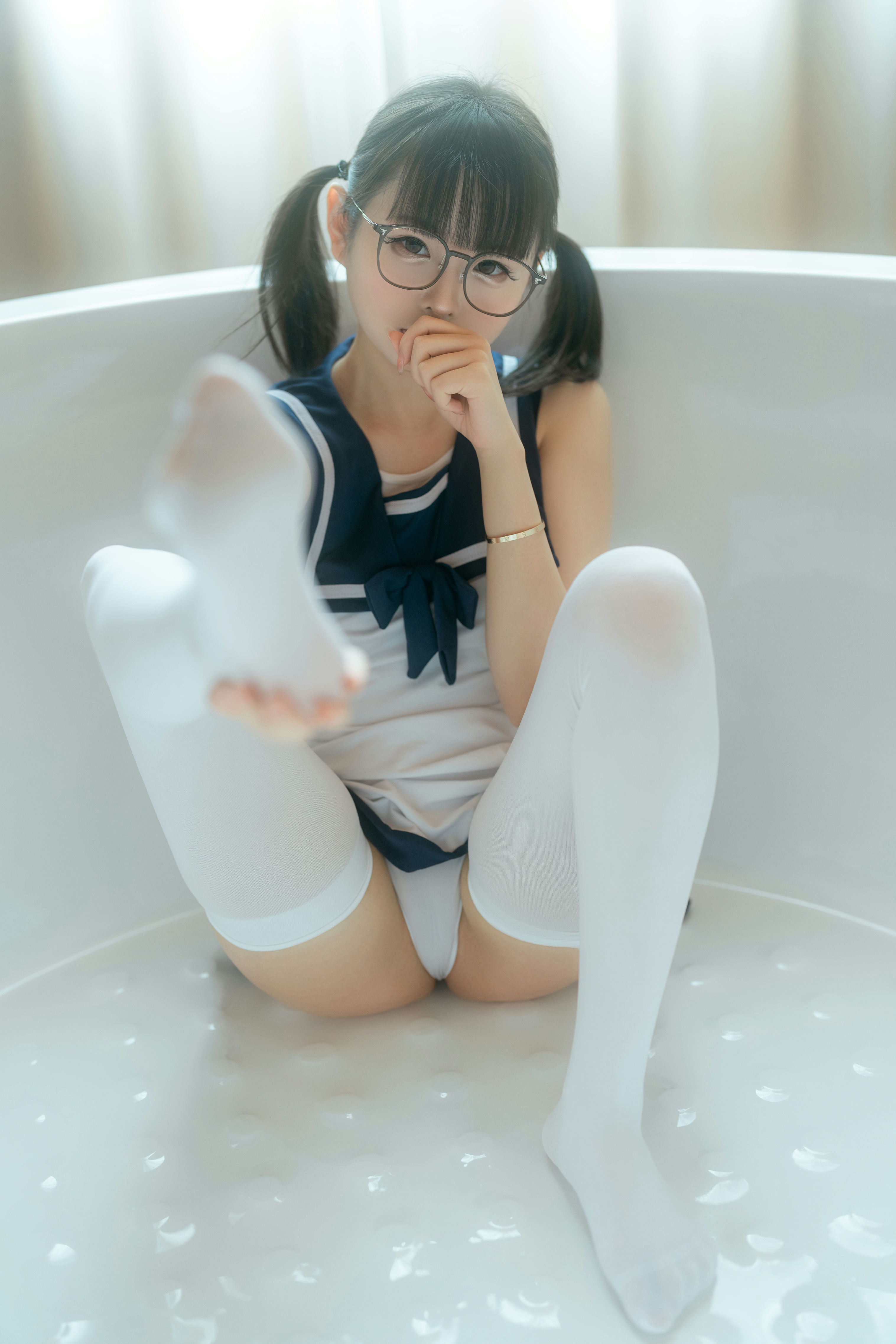 幼水铃衣 - 梦浴少女 [81P1V-2.23GB]