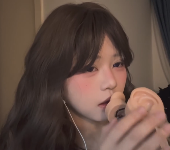 啵啵眠眠  ASMR_孔雀鱼吐息天鹅超长1V224M百度盘