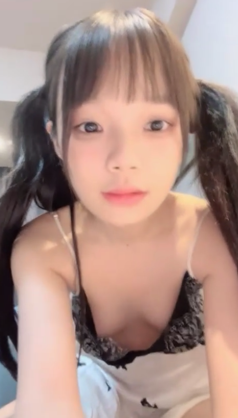 萝莉妹子掰穴 [388M]