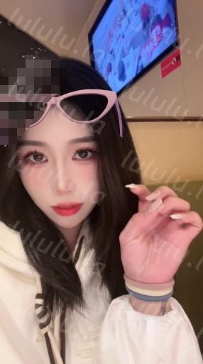 568 6月新品,高颜值符文美女【夕夕大可爱xxdki33】付费福利,钱到位秒变金主的小母狗,口交啪啪双飞-福利岛