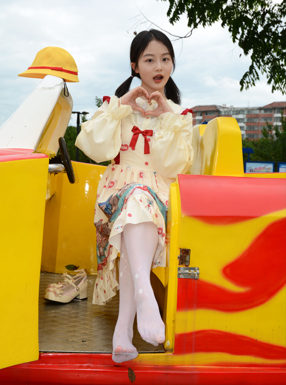 初夏女神-双双~【逛游乐场】JK女生制服性感白丝美腿 【140P1V0.9G】