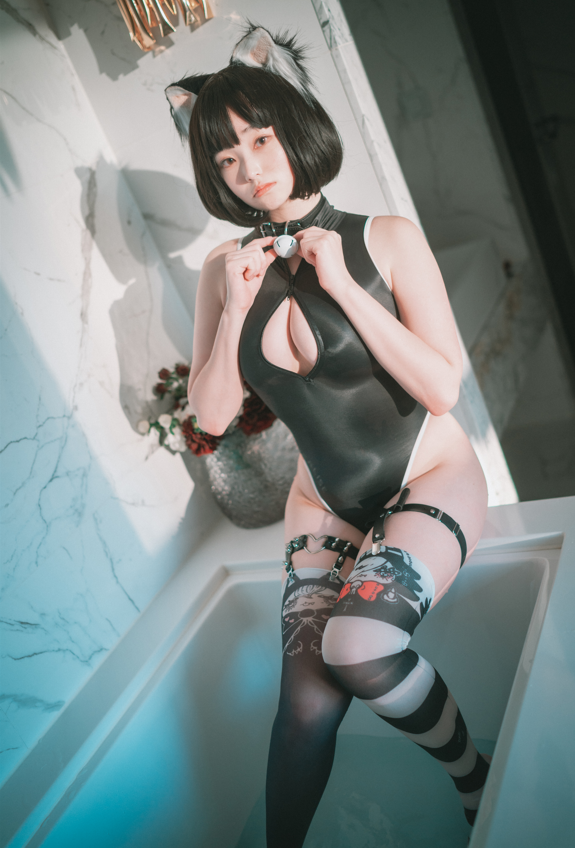 DJAWA Photo  Bambi Le chat deteste la douche 【25P253M】