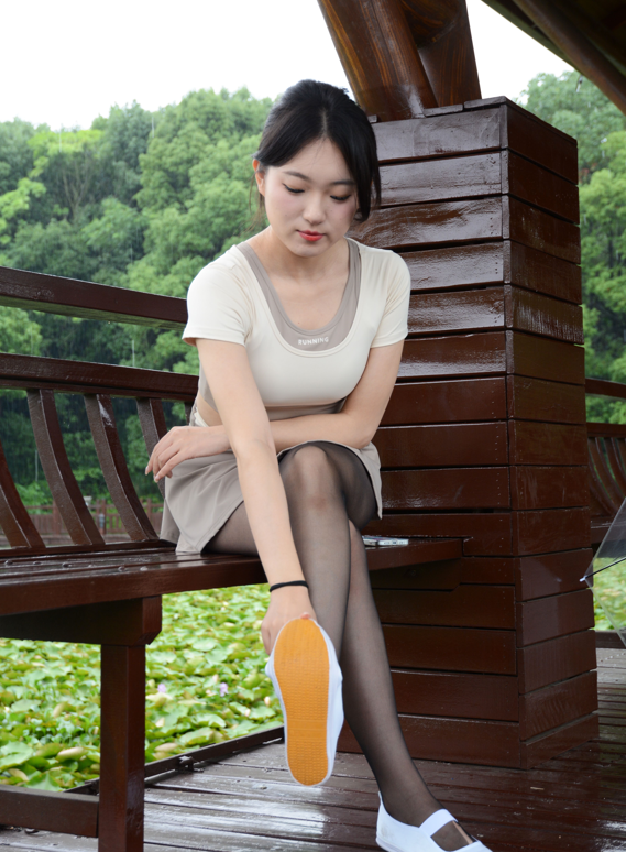 初夏女神 - 279期 环环~可爱超短裙黑丝美腿 【120P1V0.9G】