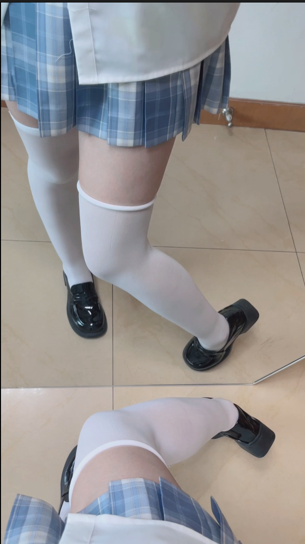 【新-足控】抖音小七-jk 白过膝袜 小皮鞋 踩玩偶 秀足【1V】【481MB百度云】