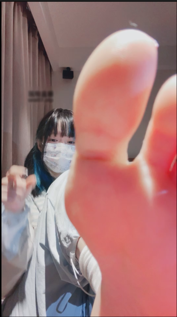 玩物直播奶味小仙女-20250403红绿灯：臭白袜裸足羞辱【1V】【221MB百度云】