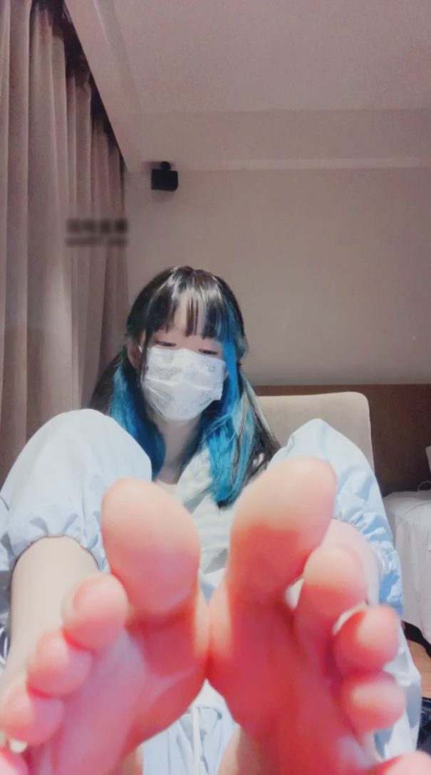 玩物直播奶味小仙女-20250403红绿灯：臭白袜裸足羞辱【1V】【221MB百度云】