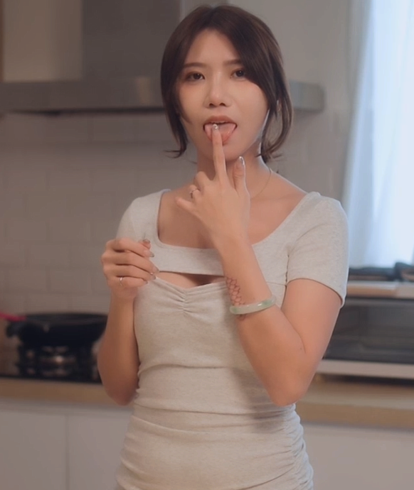 [国产SLG/真人] 涩点点 人妻NTR 周甯 背着老公偷吃你 Sexy Click - Lonely pretty wife V.1.0  [3.3G]