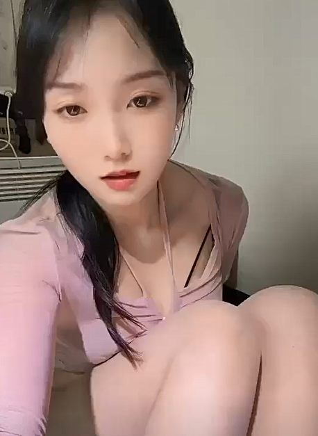 花椒极品吊钟巨乳莹莹呀丝袜高跟揉奶自慰定制福利