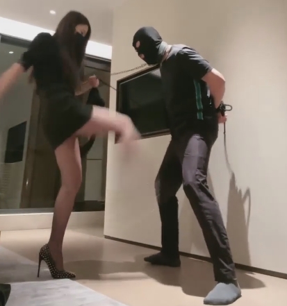 足控调教-仙女殿下-踢裆舔足辱骂耳光1v300mb60min