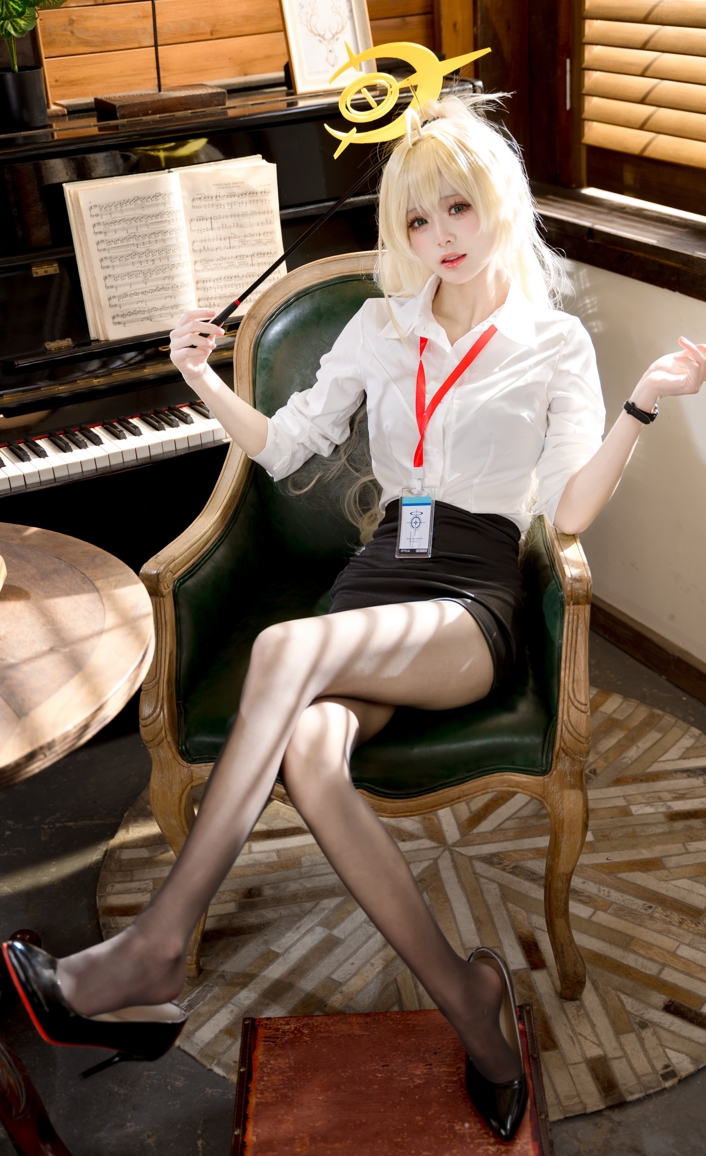 no.1260 【玉足】九柒喵 - 蔚蓝档案 笑面教授 OL制服 【53P 641MB】